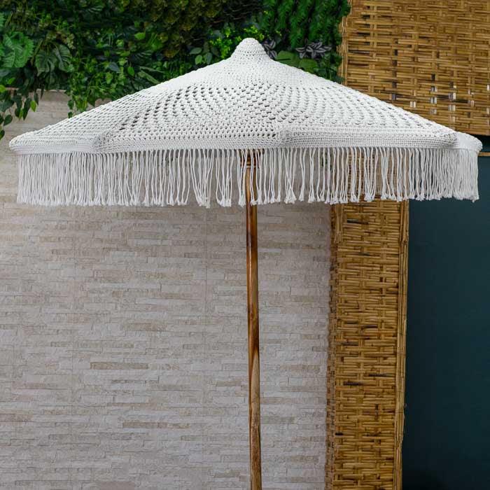 Ombrelone balinês feito à mão em macramê com design tradicional