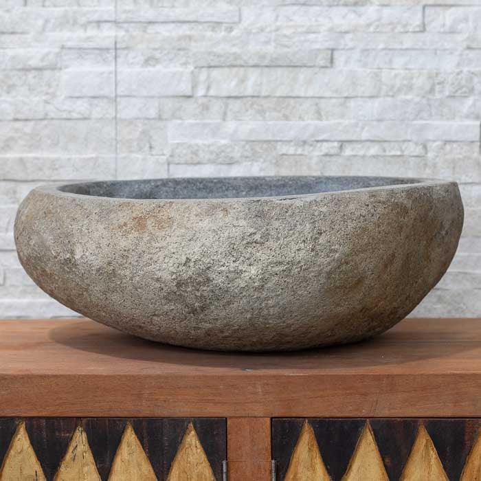 Objeto funcional e decorativo para banheiros, ideal para quem busca sofisticação com materiais naturais. 