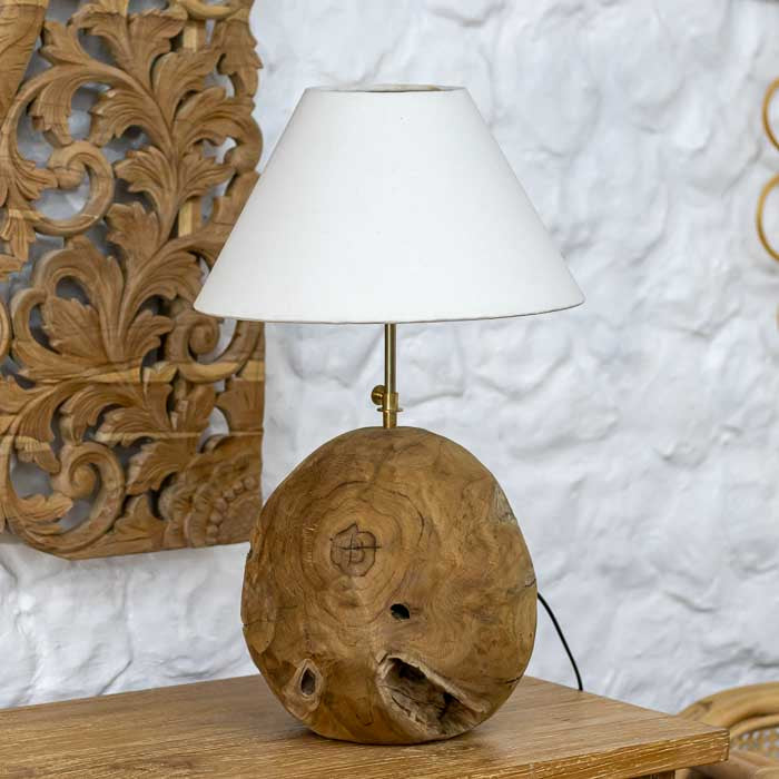 Luminária balinesa com base orgânica em madeira natural