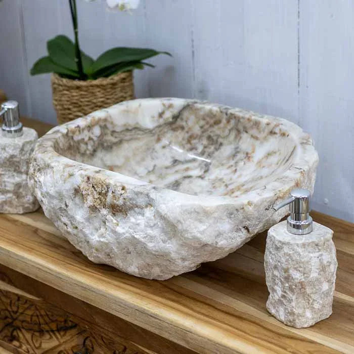Cuba de pia artesanal esculpida em Ônix natural de Bali, pedra translúcida. 
