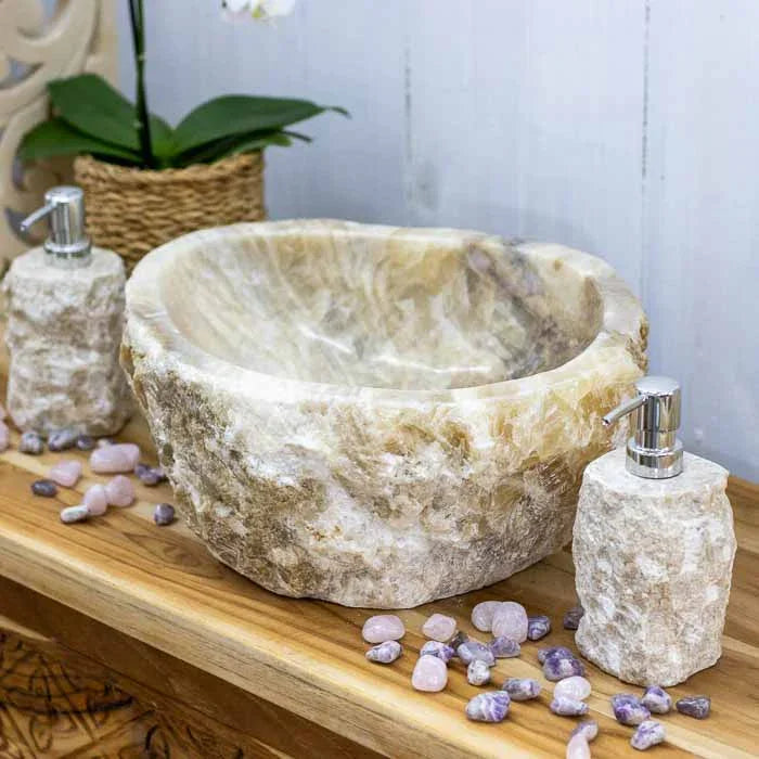 Cuba de Pedra Ônix com veios marrons e brancos, com acabamento polido. 