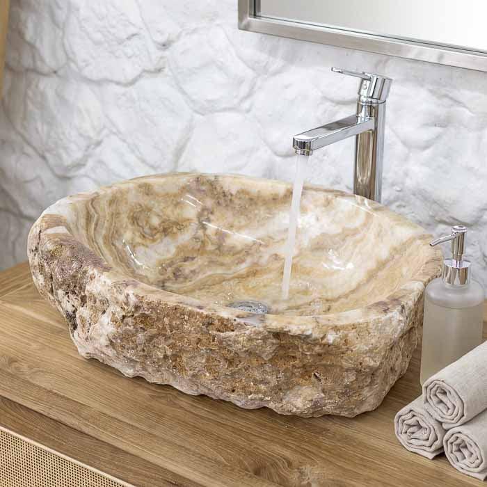 Objeto decorativo funcional para banheiro, cuba de sobrepor com veios de travertino. 