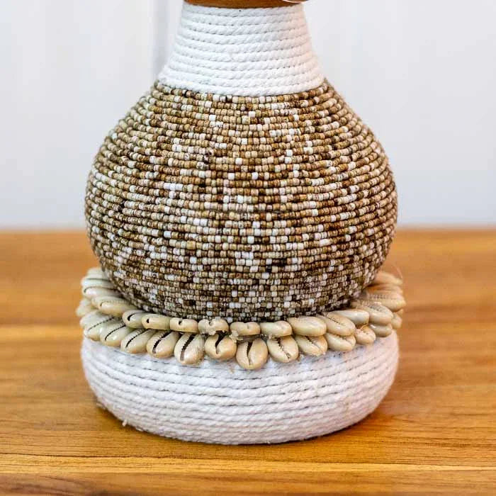 Peça exclusiva de arte balinesa: boneca decorativa para home decor com identidade cultural. 