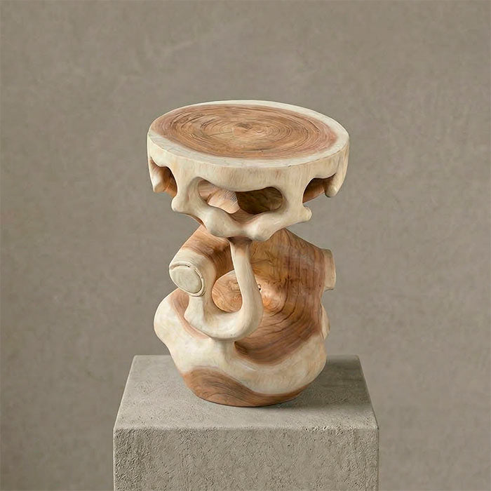 Mesinha lateral de sala orgânica importada diretamente da Indonésia. 