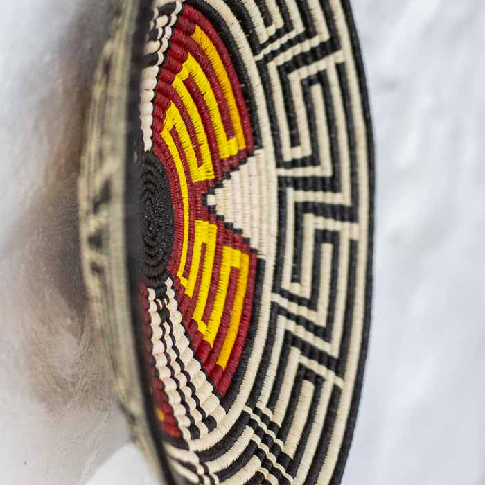 Centro de mesa em fibra sustentavel feito por indigenas Wounaan para home decor estilo boho. 