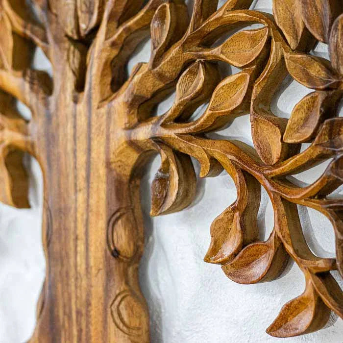 Escultura para decoração de parede feita manualmente por artesãos balineses. 