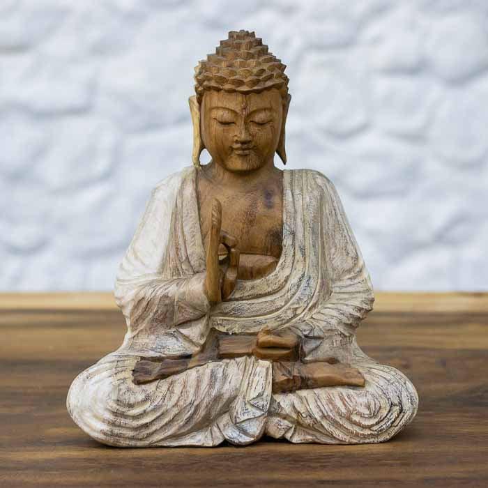 Escultura Hindu de Buda meditando entalhada em madeira com manto pátina, importada de Bali.