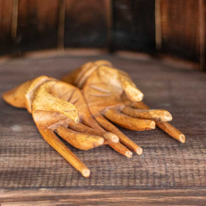 Porta-cartões de Bali feito à mão simbolizando acolhimento e harmonia.