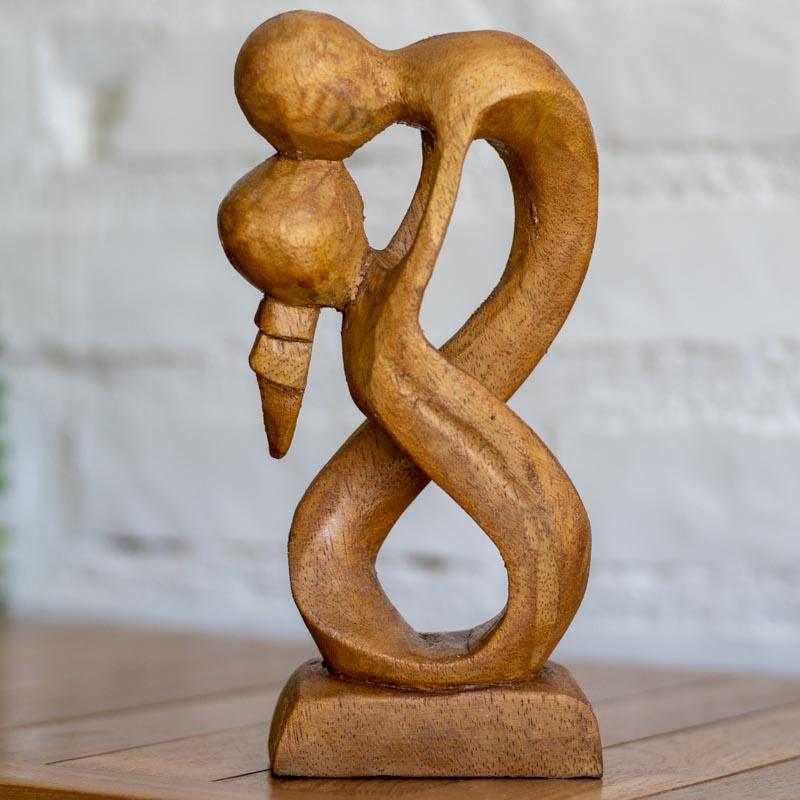 escultura abstrata amor madeira suar coracao casal infinito presente decoracao casa 01