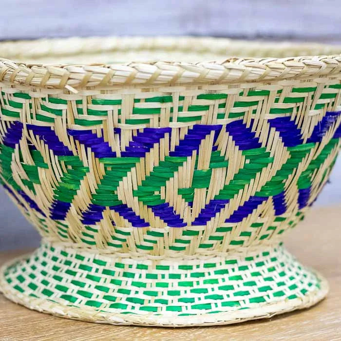 Organizador decorativo indígena do Brasil com 17cm de altura em tons terrosos.