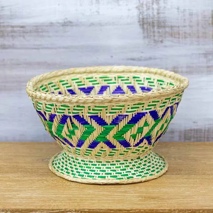 Cesto organizador com design tribal e tons palha e marrom para decoração Boho.