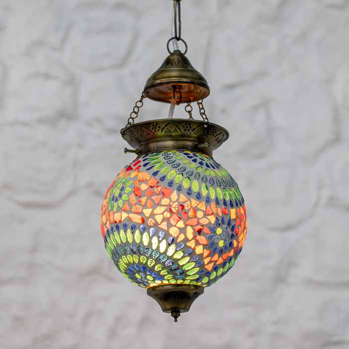 Luminária de teto em mosaico colorido para iluminação aconchegante e cênica de salas e halls. 