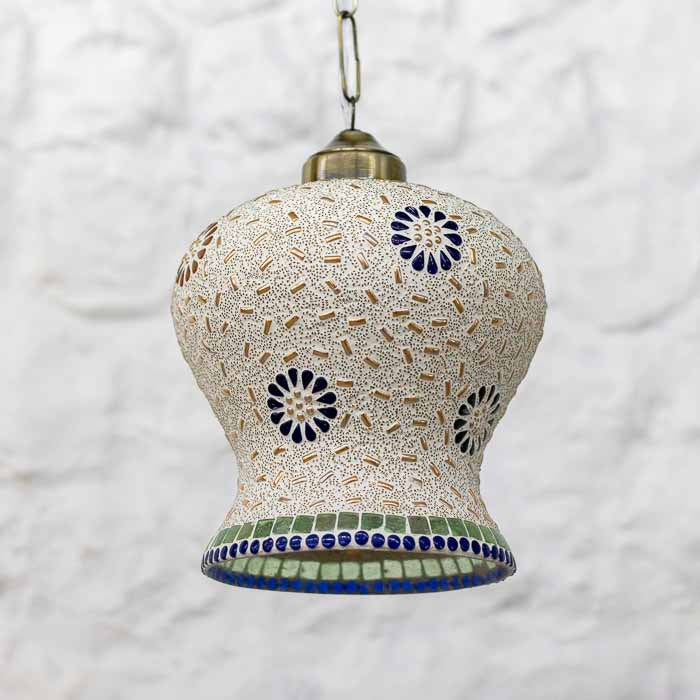 Luminária pendente artesanal em formato de sino com mosaico de vidro colorido. 