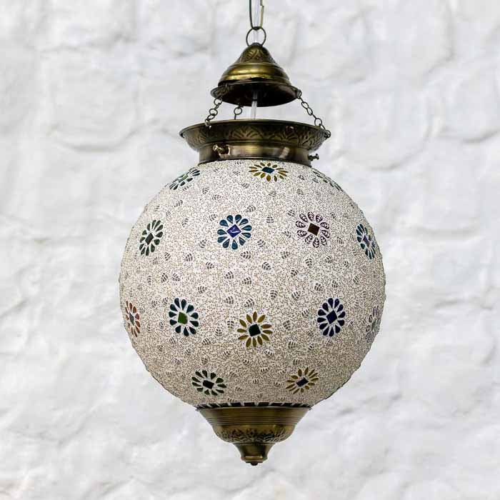 Luminária de teto artesanal esférica em formato de globo com trabalho minucioso de mosaico. 