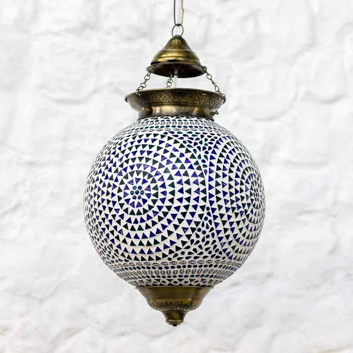 Lustre pendente globo em estilo oriental para composição de salas de jantar e halls elegantes. 