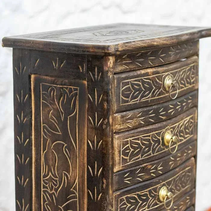 Gaveteiro exclusivo em madeira com trabalho manual indiano de flor e ouro. 