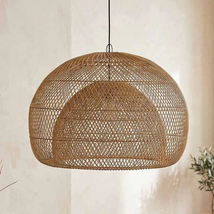 Iluminação artesanal feita com fibras naturais em formato de domo para seu home decor.