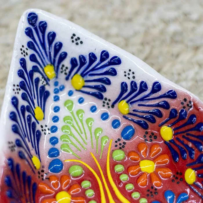 Objeto funcional e decorativo turco feito em porcelana branca