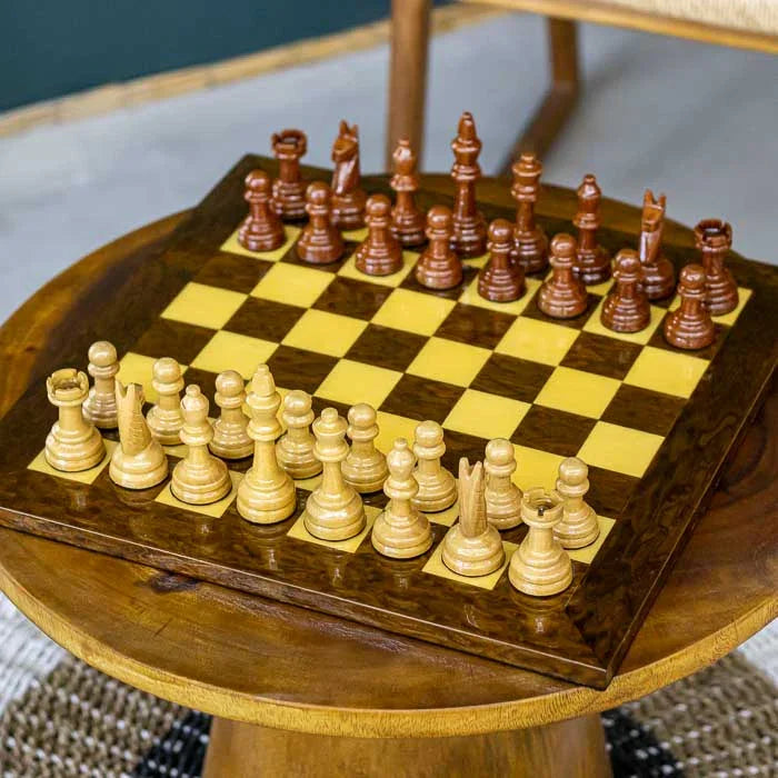 Conjunto de xadrez ideal para jogar e decorar com estilo 