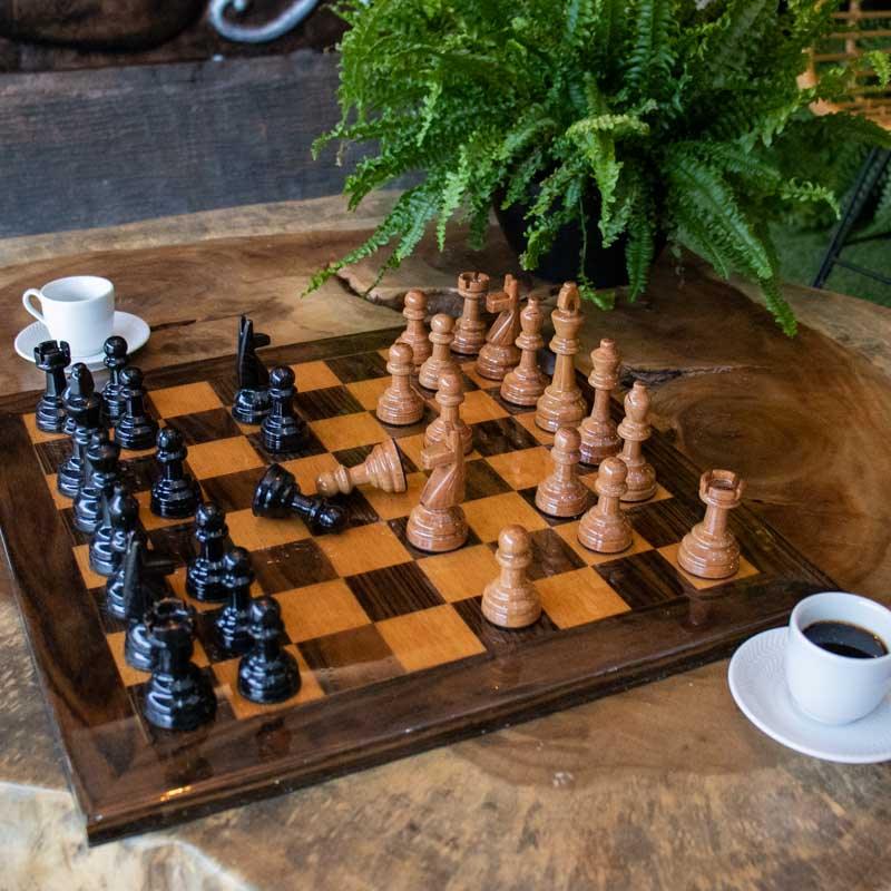 jogo tabuleiro xadrez madeira resina artesanal brasil decoracao casa escritorio partida estrategia loja artesintonia 04