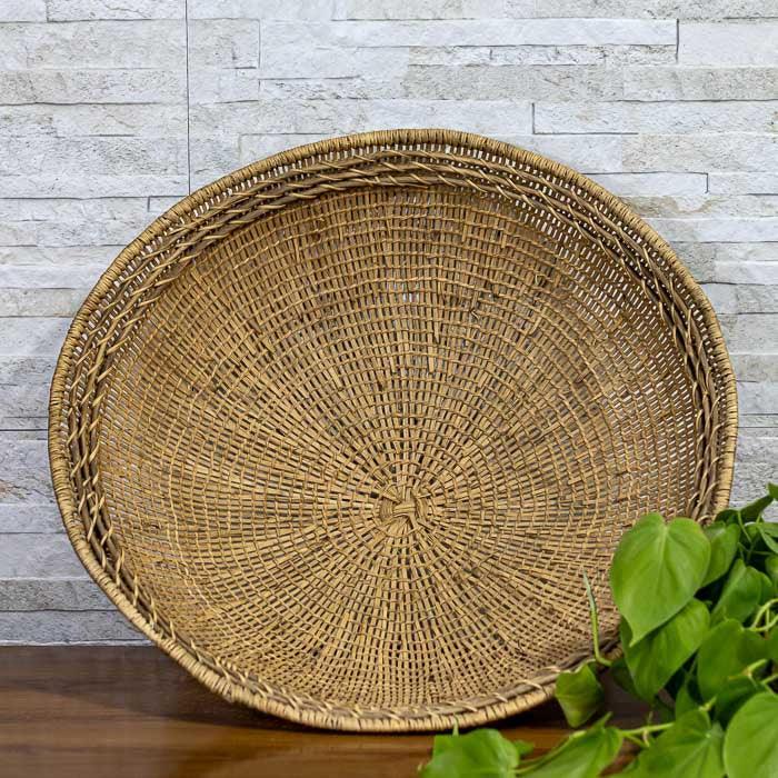 Peneira indígena feita à mão com fibras naturais e trançado ancestral