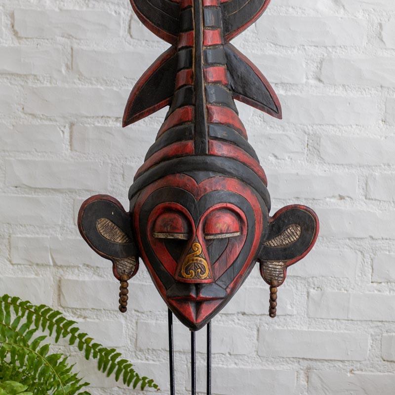 mascara decorativa borneo kuat bali indonesia madeira albizia artesanato cultura tradicao loja artesintonia 04 