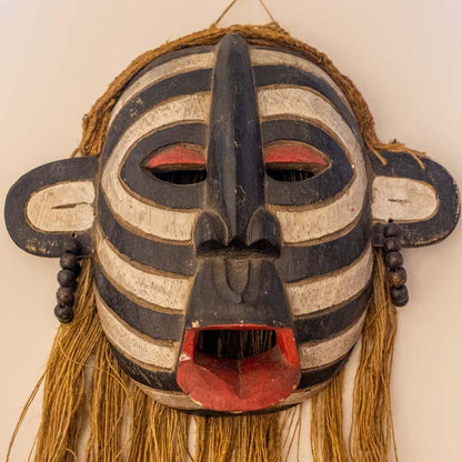 mascara decorativa borneo kuat bali indonesia madeira albizia artesanato cultura tradicao loja artesintonia 02