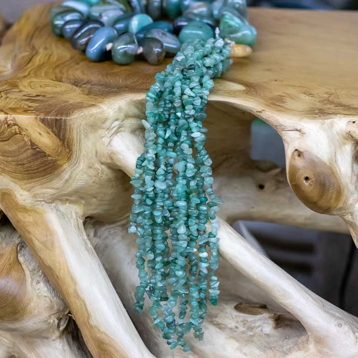 Colar de mesa com ágata verde — símbolo de equilíbrio e prosperidade.