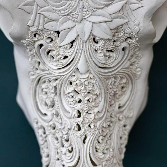 Cabeça de búfalo para parede com visual imponente e estilo étnico.