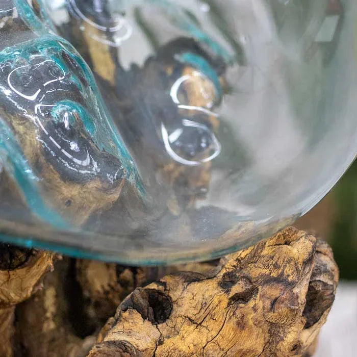 Peça artesanal balinesa que une natureza e criatividade com autenticidade. 