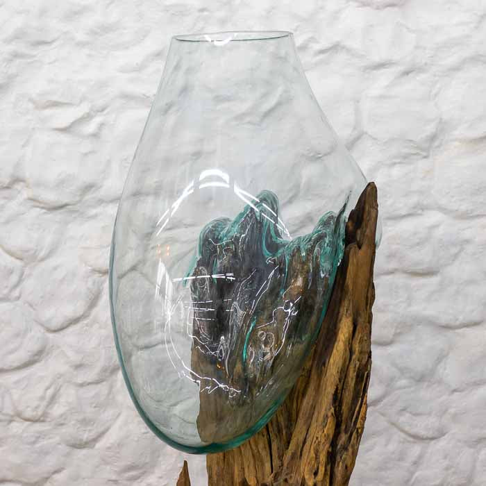 Vaso aquário com vidro transparente e estrutura de madeira, ideal para decorações naturais. 