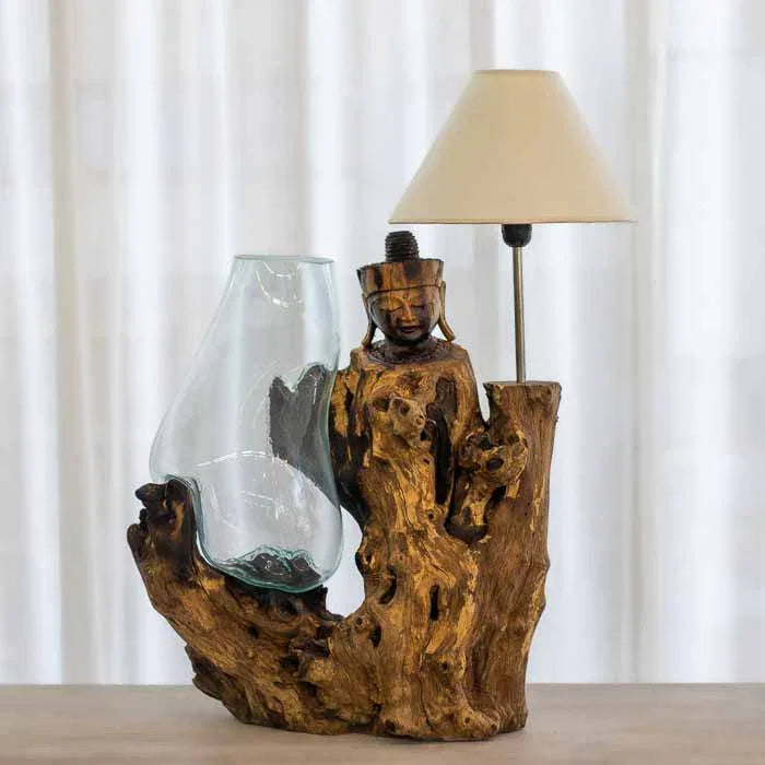 Objeto de decoração holística: fusão de escultura sacra, natureza e iluminação suave. 