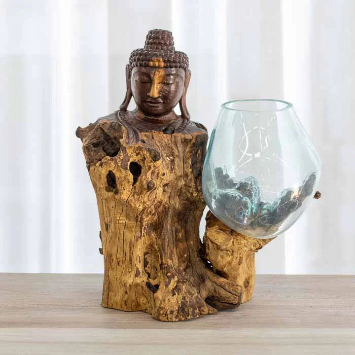 Vaso de vidro soprado sobre tronco com Buda para decoração de salas e espaços de meditação. 
