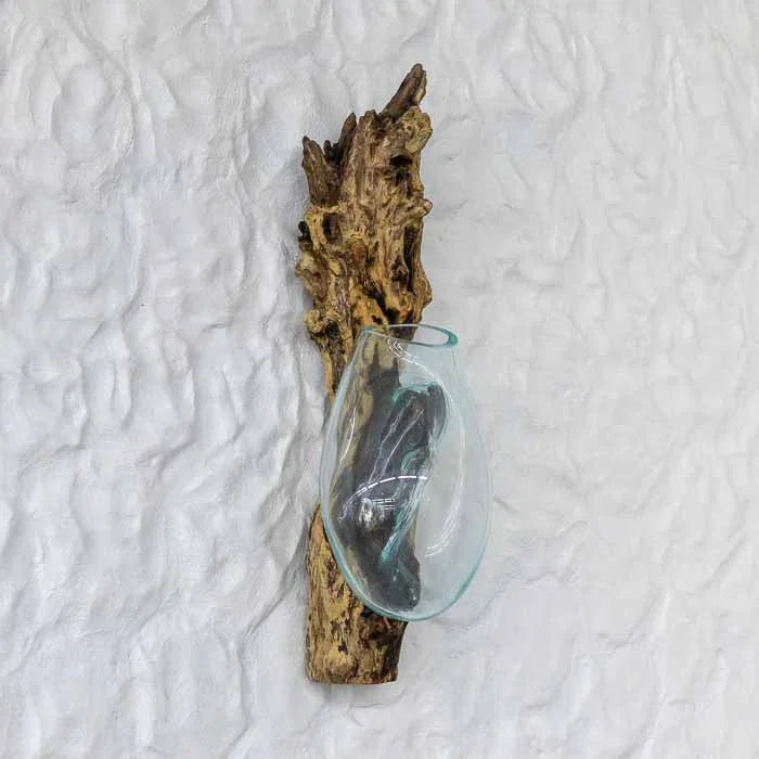 Peça decorativa de luxo rústico unindo transparência do vidro e rusticidade da madeira natural.