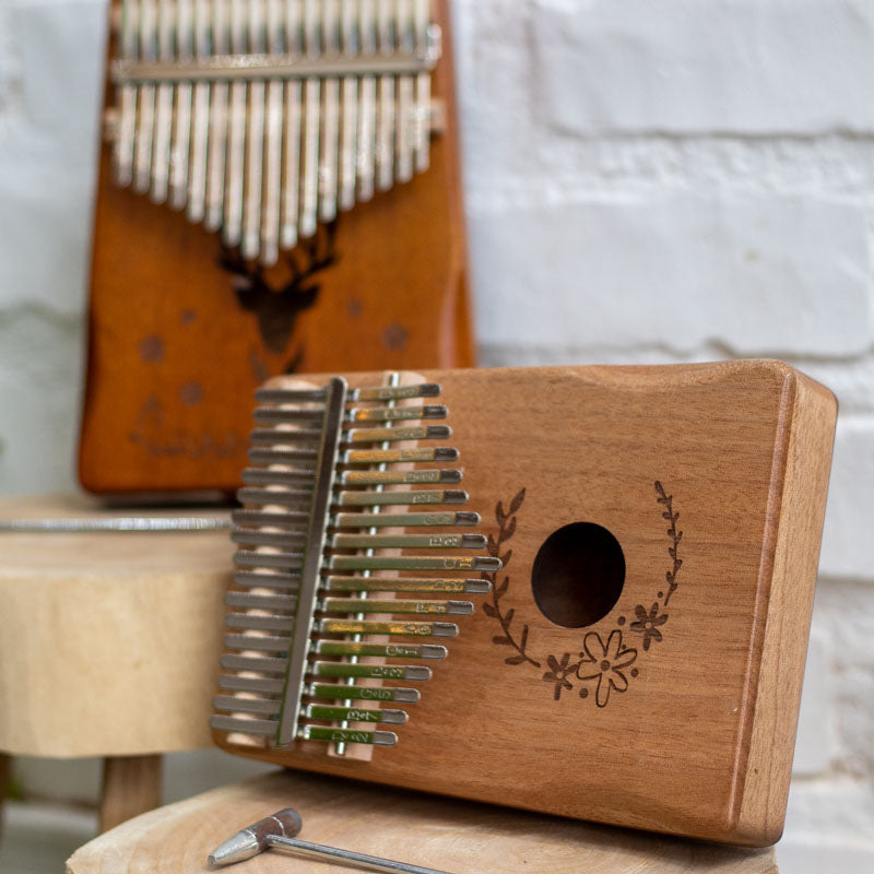 karimba instrumento musical madeira artesanato bali indonesia africa piano dedos polegar decoracao som melodia loja artesintonia 01