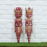 Aprecie a delicadeza e o detalhamento deste casal Rama e Sita esculpido em madeira, uma autêntica peça de arte balinesa que traz consigo a tradição e a espiritualidade hindu