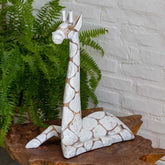 girafa escultura estatua entalhada madeira esculpida carved wood balinese indonesia animais decorativos artesintonia loja online
