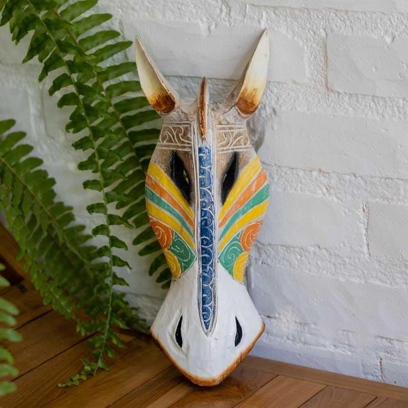 Arte decorativa com forma animal e estilo tropical artesanal