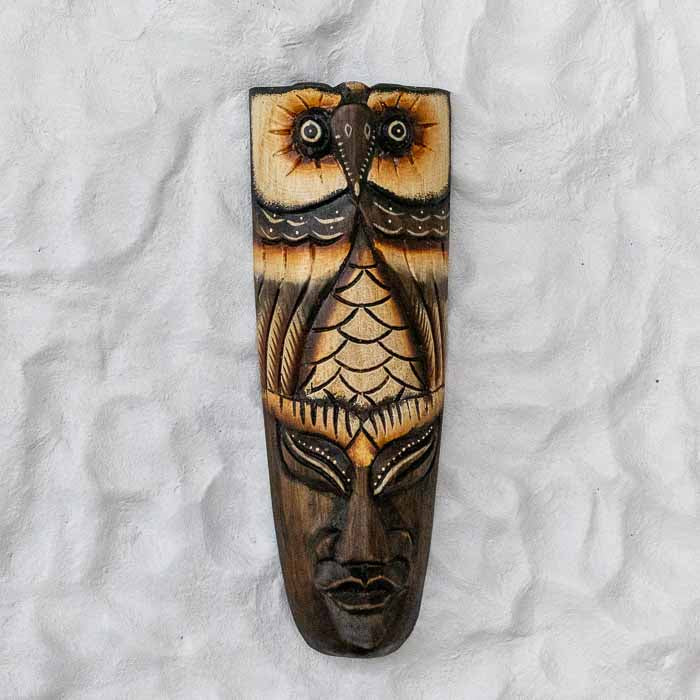 Máscara Coruja Tribal artesanal entalhada em madeira feita em Bali.