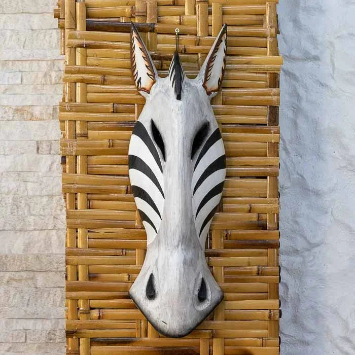 Máscara decorativa africana Zebra Face entalhada em madeira artesanal de Bali.