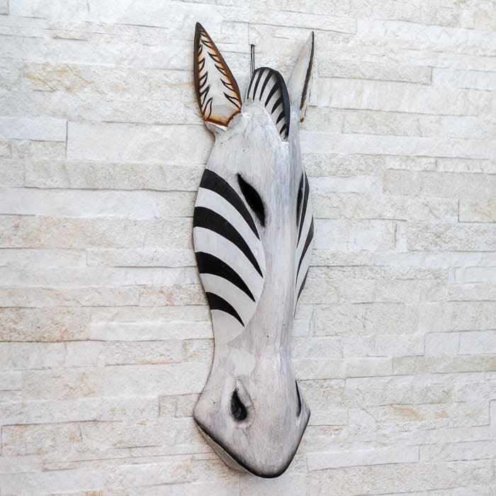 Escultura Zebra Face africana de 50cm com design étnico e traços delicados.