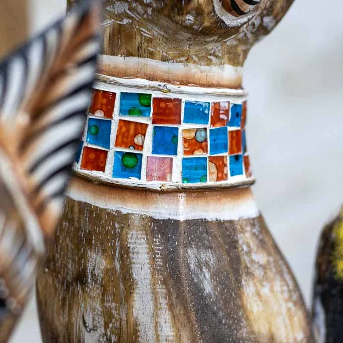 Conjunto de três gatos em madeira feitos à mão por artesãos balineses.