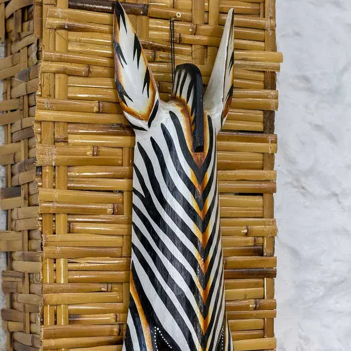 Escultura africana Zebra Face feita à mão por artesãos de Bali. 