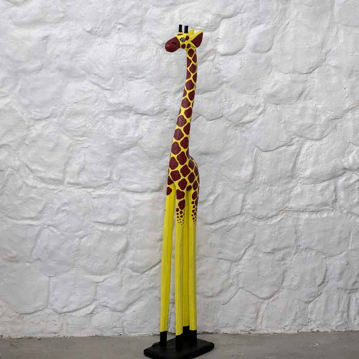 Escultura girafa artesanal em madeira de Bali feita à mão com base. 