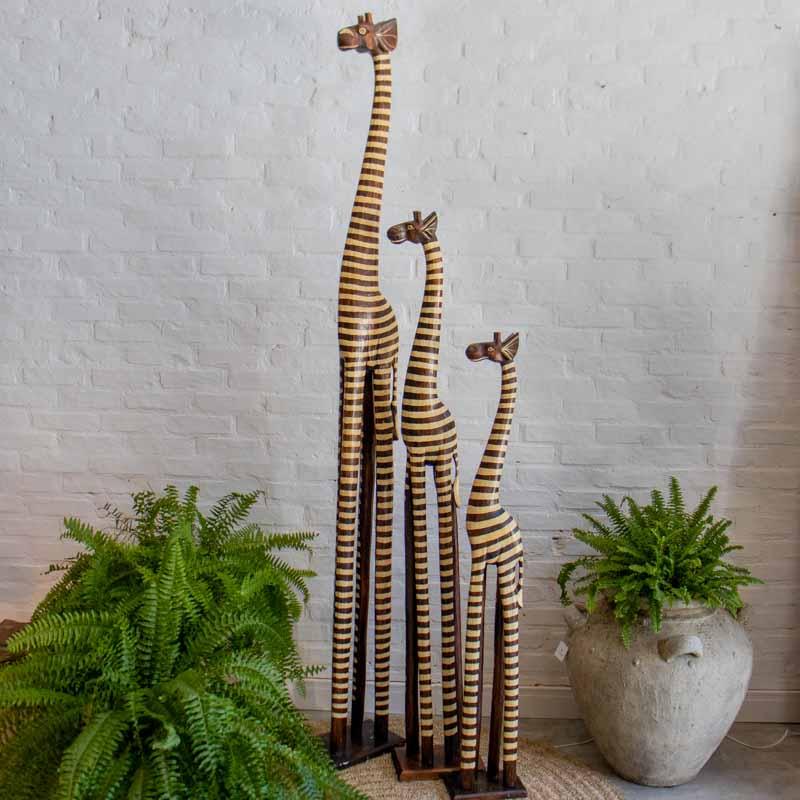 girafa giraffe madeira wood escultura esculpida entalhada entalhe handmade artesão artesanato arte art bali balinês balinesa indonésia