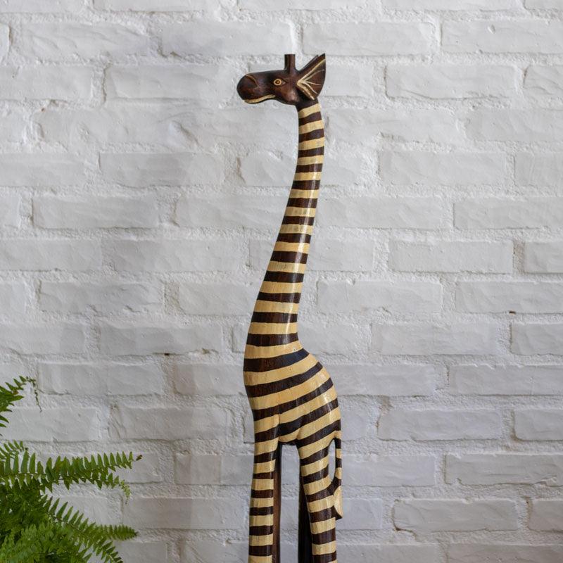 girafa giraffe madeira wood escultura esculpida entalhada entalhe handmade artesão artesanato arte art bali balinês balinesa indonésia