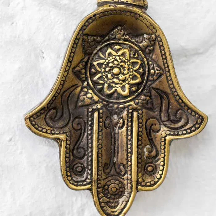 Abridor de garrafa Mão de Fátima exclusivo da Arte e Sintonia para colecionadores de artesanato envelhecido.
