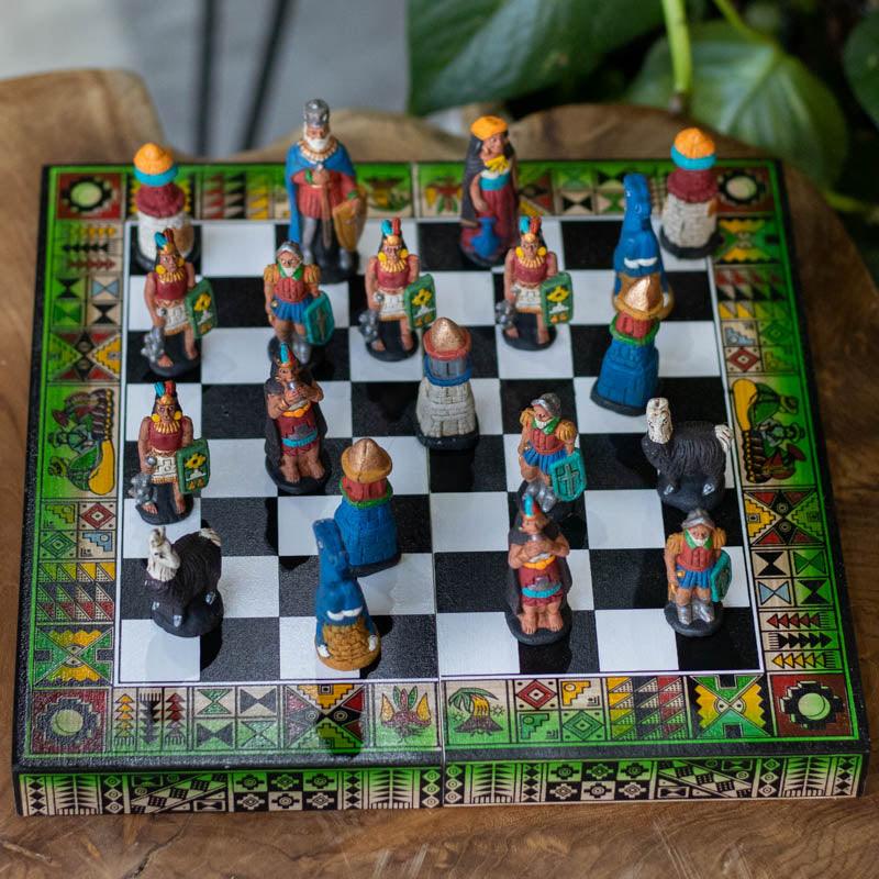 Jogo De Xadrez Exclusivo Feito à Mão Em Cerâmica Isolado Na áfrica