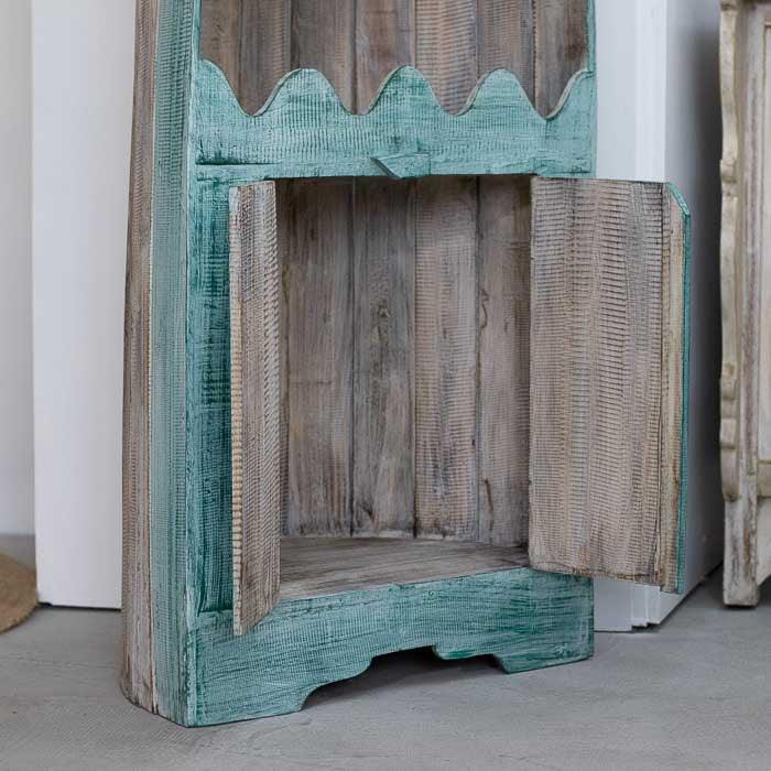 Peça artesanal balinesa em formato de barco feita à mão em madeira, unindo arte, funcionalidade e estilo tropical autêntico. 