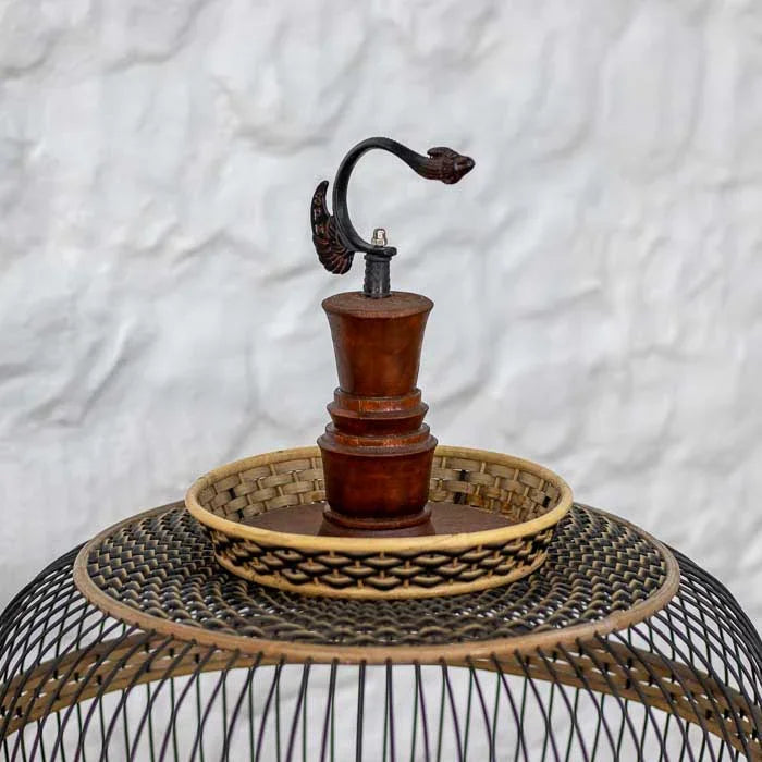 Gaiola decorativa para papagaios, com técnica ancestral de rattan, da Ilha de Bali. 